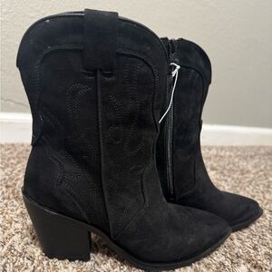 Cowboy booties women size 5 ankle boots.